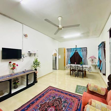 Homestay Ummi Kuala Terengganu Esterno foto